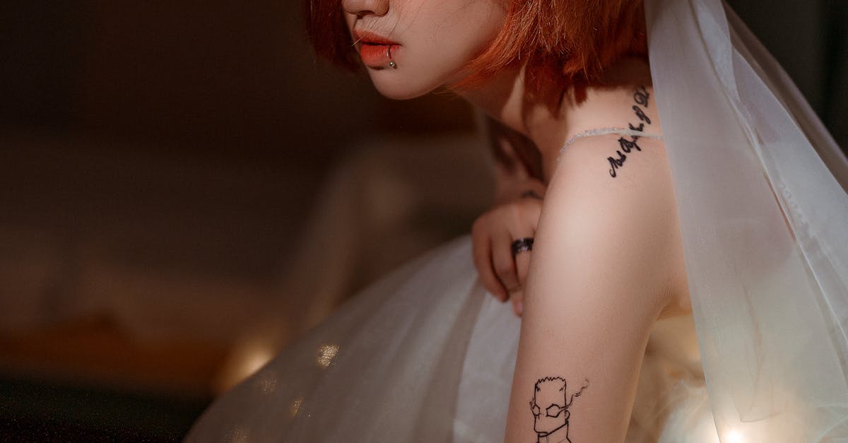 Effortlessly Chic: How to Achieve a Messy Updo for Your Wedding