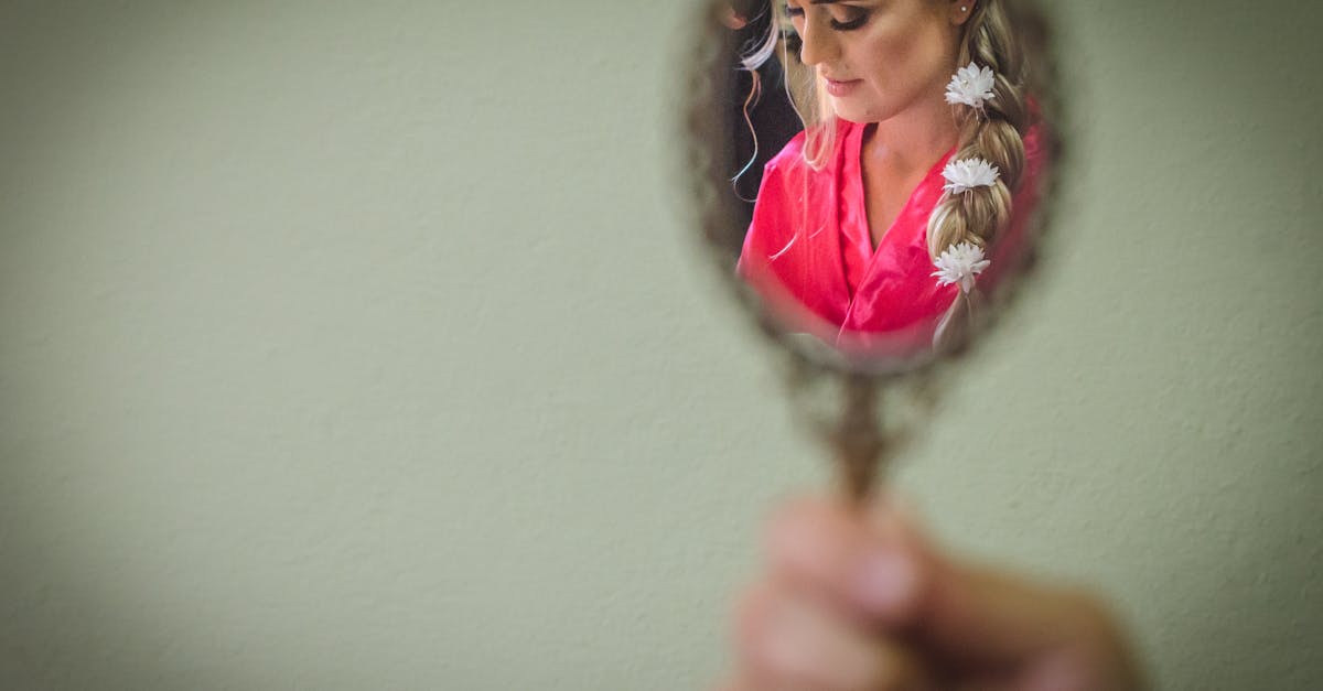 Elegant Updo Hairstyles for Classic Wedding Look