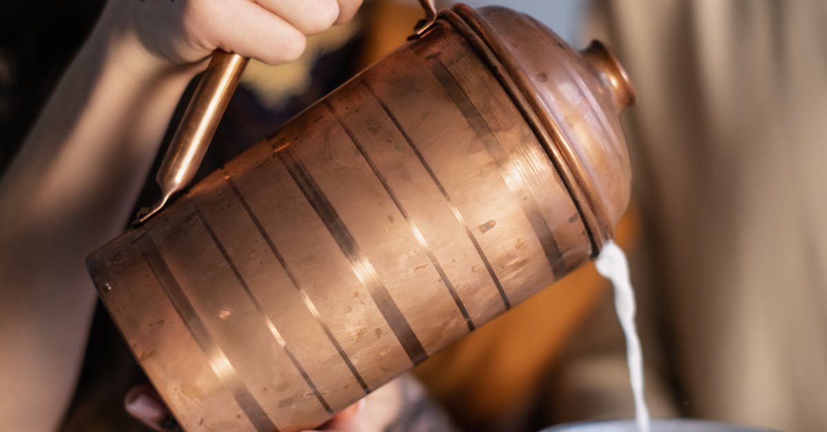 Elegant Vintage Updo Hairstyles for a Timeless Wedding Look