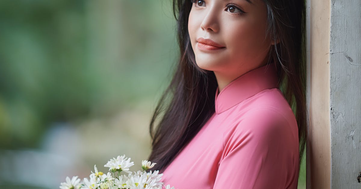 Messy Bun Romantic Wedding Hairstyles