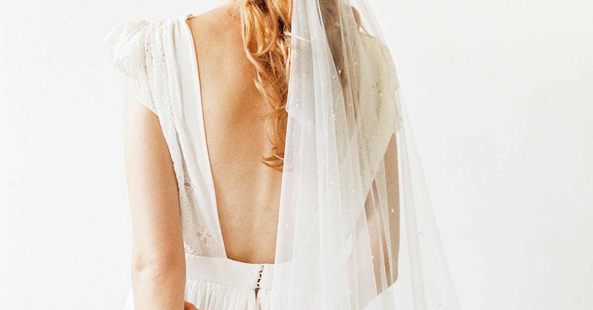 Retro Victory Rolls for Vintage-Inspired Wedding Hair