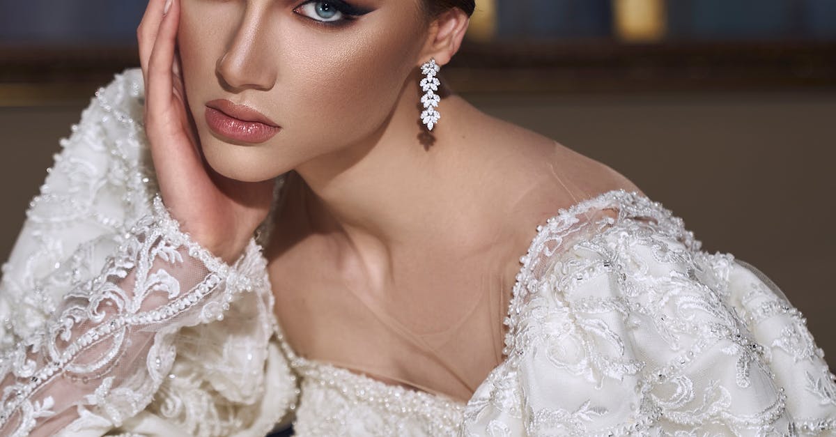 Side Swept Romantic Wedding Hair Ideas