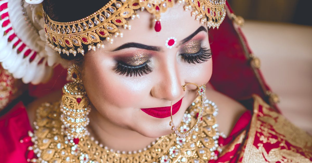 Vintage Updo Ideas for Brides Seeking Old Hollywood Elegance